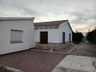 Miete Chalet in Camino de los bueyes 12. Casa independiente de sept a junio