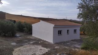 Terreny residencial en lora. Nave de apero, en lora!