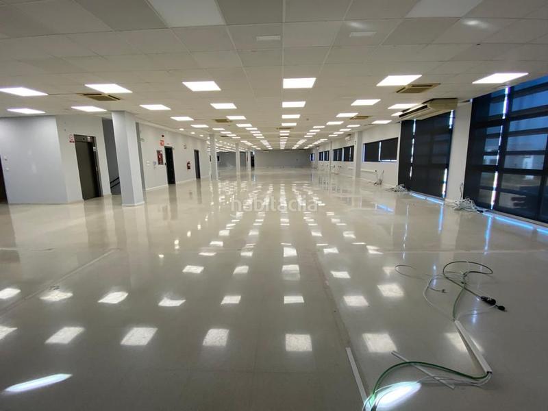 Foto 2570e196-c95c-49ec-ae2a-71450abcb928. Rent building in Pisa Mairena del Aljarafe