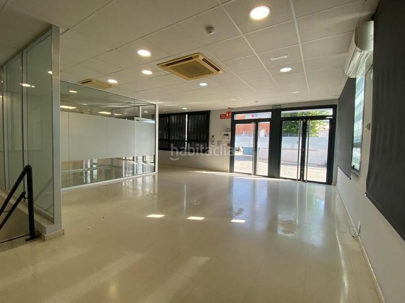 Foto 6138aa67-9ac4-4408-bab4-8031999ee7be. Rent building in Pisa Mairena del Aljarafe