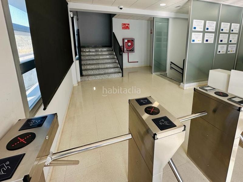 Foto 71db43ac-349b-45a1-ba9b-4a0457caeb38. Rent building in Pisa Mairena del Aljarafe