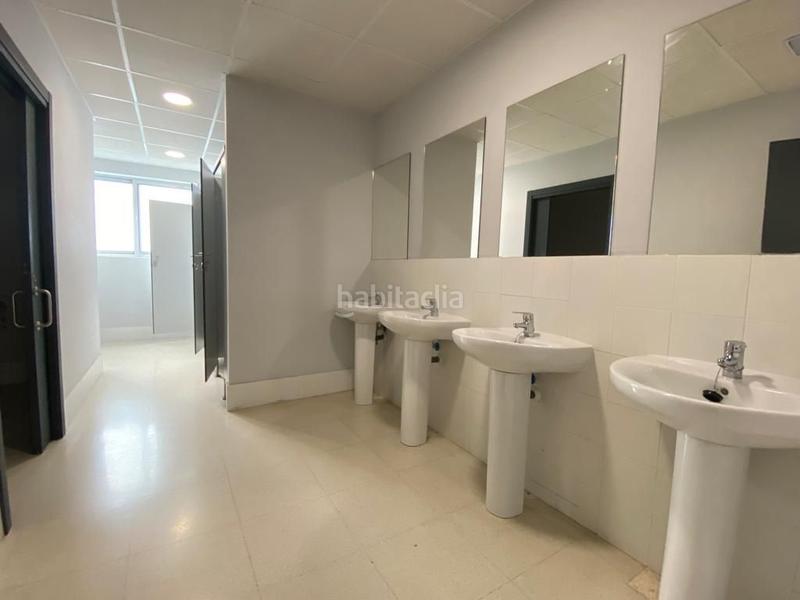 Foto 9a4be6c6-29c6-48cc-b7a4-4c02f827a4a4. Rent building in Pisa Mairena del Aljarafe