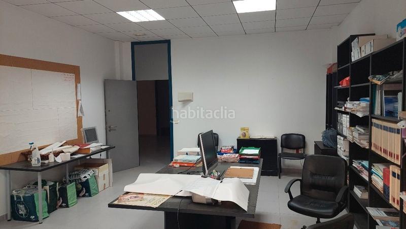 Foto 4e6f5410-9aac-48fb-a182-63b96df872bb. Office space with parking in Bollullos de la Mitación