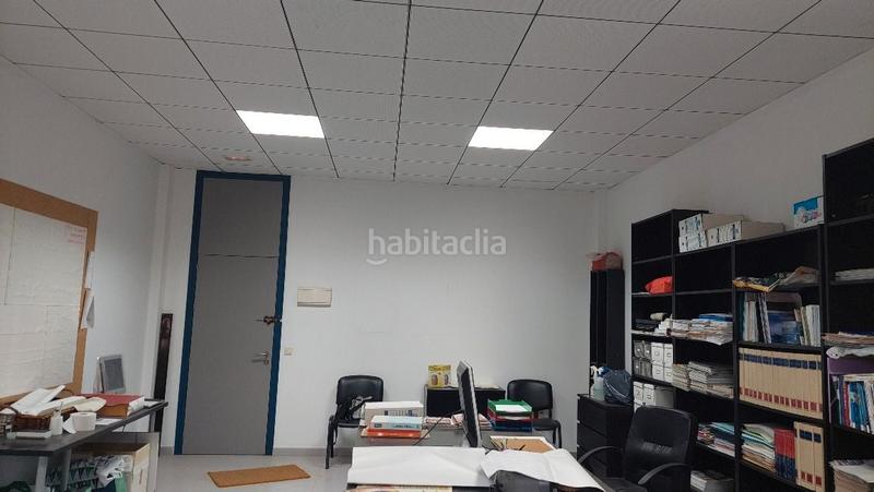 Foto 582b318a-b119-4a02-9a7e-e6c333b09769. Office space with parking in Bollullos de la Mitación