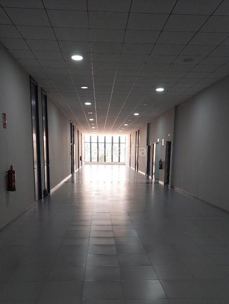 Foto ab627e6c-9a1b-46b5-afbb-5a0cea3183a2. Office space with parking in Bollullos de la Mitación