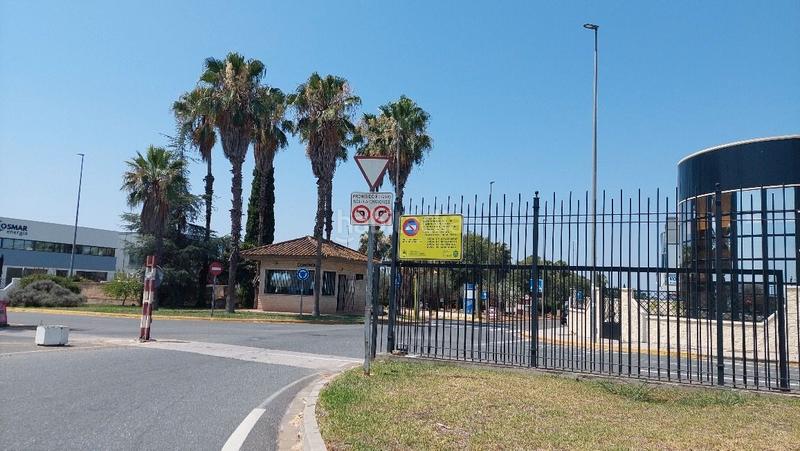 Foto b4a2d198-4426-4d0a-9997-d48e0810d99b. Office space with parking in Bollullos de la Mitación