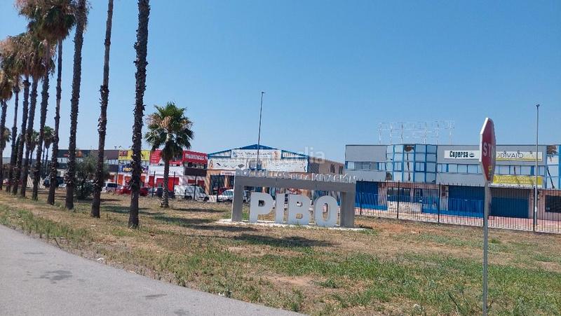 Foto dd05c184-725a-4eda-bf84-d7bb7f5f33eb. Office space with parking in Bollullos de la Mitación