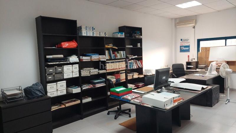 Foto e252af08-0985-416d-a88b-e608cb5bd31e. Office space with parking in Bollullos de la Mitación