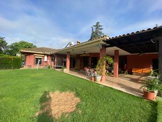 Xalet  Calle fuenteclara. Chalet de una planta mas torreón y sótano, en junto a calle ciau