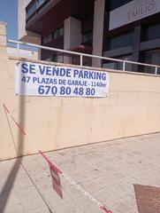 Car parking in Calle Manufactura 3