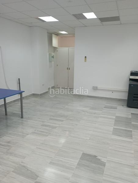 Foto b2007010-11c3-464c-92f0-bb92307db2ee. Local comercial a calle manufactura 66 a Pisa Mairena del Aljarafe