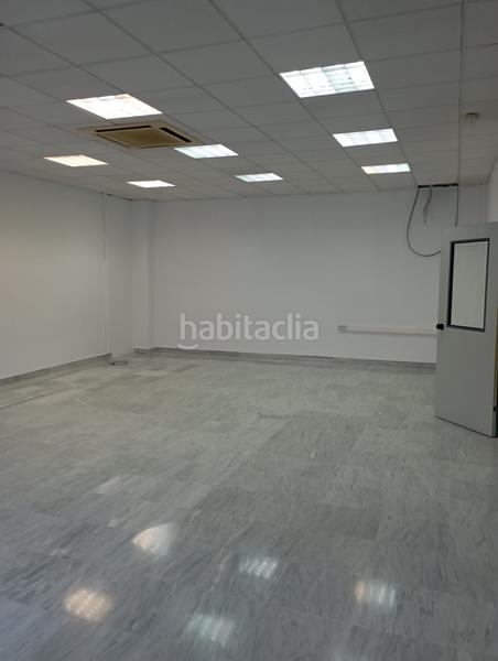 Foto fddfb67d-88c9-422d-92f1-e5d0a1bfb2c6. Local comercial a calle manufactura 66 a Pisa Mairena del Aljarafe