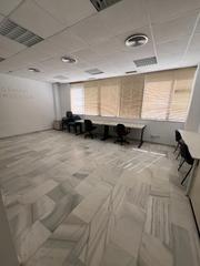 Rent Office space in Pisa. Se alquila oficina en poligono pisa
