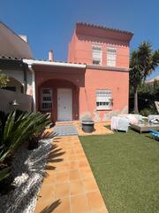 Casa aparellada a Nuevo Bulevar. La estacada del marques