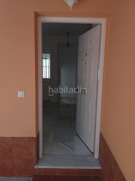 Foto 8a9ec1c2-cd4f-4280-8da7-11bcbbab9791. Casa adosada **casa adosada en venta: un hogar ideal para disfrutar de la vida en familia** en Bormujos