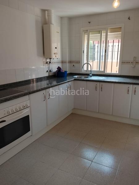Foto b711a3df-5f83-4e1b-9207-8c2907441487. Casa adosada **casa adosada en venta: un hogar ideal para disfrutar de la vida en familia** en Bormujos