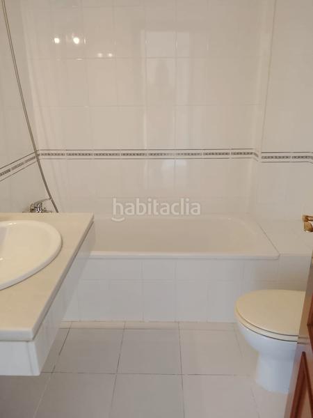 Foto c6fe8b37-7249-4601-8b11-fa77ce0f0c84. Casa adosada **casa adosada en venta: un hogar ideal para disfrutar de la vida en familia** en Bormujos