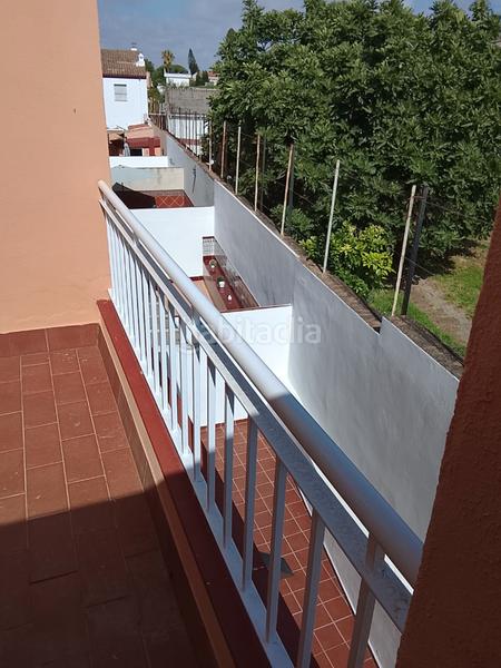 Foto c70987be-618f-4713-88a0-74da183f61c2. Casa adosada **casa adosada en venta: un hogar ideal para disfrutar de la vida en familia** en Bormujos