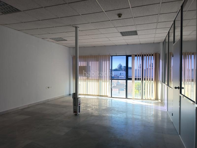 Foto 316b880e-72dd-4035-b8ef-efa6f934872b. Büro in calle nobel 3 in Pisa Mairena del Aljarafe