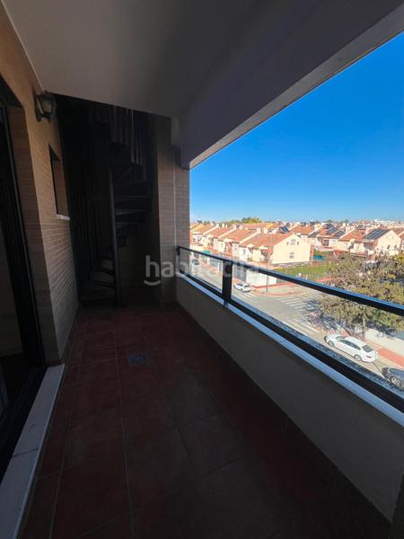 Foto 43ff5f6c-e21f-40be-87d9-e0372452bf7b. Àtic a avenida de la sabiduría 7 a Nuevo Bulevar Mairena del Aljarafe