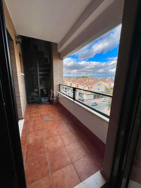 Foto ea581fa3-fbbf-4d8f-8041-5097d0130294. Àtic a avenida de la sabiduría 7 a Nuevo Bulevar Mairena del Aljarafe