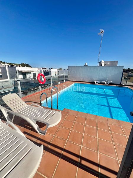 Foto b2893bc4-5b0d-410e-b43e-034d628092af. Estudi amb piscina a Gelves