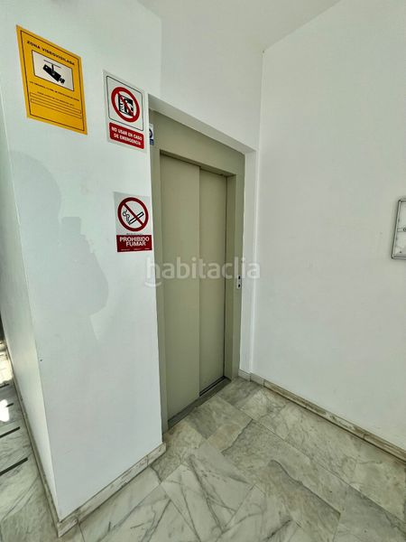 Foto dcc52352-3912-4afa-8d33-266247c3885e. Estudi amb piscina a Gelves