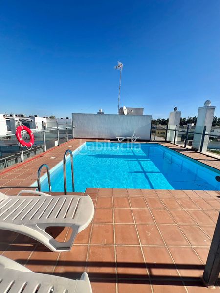 Foto e4e411cb-f59a-4abd-8557-f4c89d9ea1d6. Estudi amb piscina a Gelves