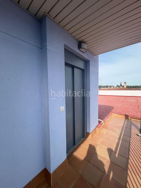 Foto 1fdaf0d7-5c25-42a4-a994-13e4aa1ede39. Àtic amb aparcament a Gelves