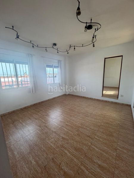 Foto 9c3e6462-8520-40e8-86c2-75a4047e8955. Àtic amb aparcament a Gelves