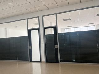 Geschäftsraum in Avenida espartinas 22. Local en parque industrial pibo