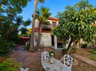 Chalet  Avenida las camelias. Chalet en urbanización privada junto a colegio europa
