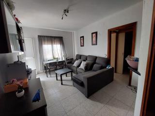 Pis  Passeig del comerç. Piso luminoso,  3 habitaciones en zona muy bien comunicada
