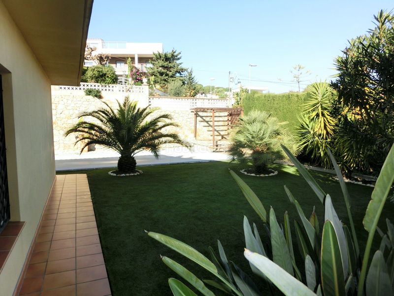 Foto 17a21ddb-5b8d-4d5d-aeae-d646a8ed84cd. Chalet avec chauffage parking piscine dans Canet de Mar