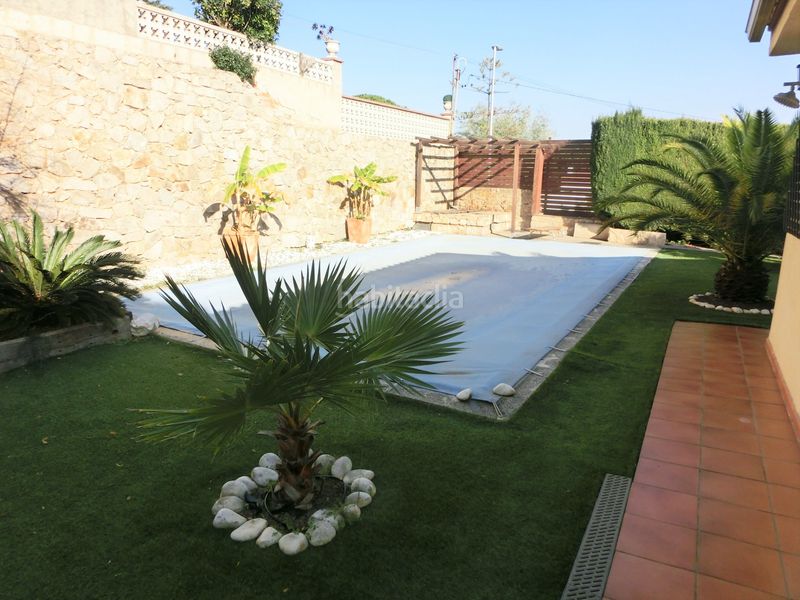 Foto 37a4369f-adb4-437d-9ed1-49ff8fb5b41a. Chalet avec chauffage parking piscine dans Canet de Mar