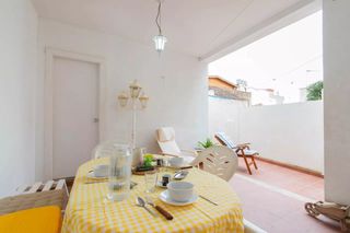 Maison à Canet de Mar. Casa de poble amb dos habitatges independents i llicència turíst