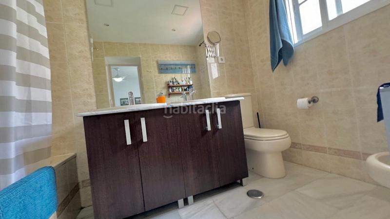 Foto 6b3f9fe6-e8ad-4d86-9e5a-7d8837b713fd. Chalet  pareado en playamar en Playamar - Benyamina Torremolinos