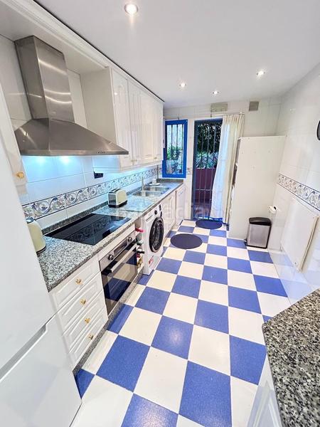 Foto b2c03863-ee1c-40b5-aa8c-658a9e666023. Rez-de-chaussée avec parking piscine dans Zona Centro Comercial Torrequebrada Benalmádena