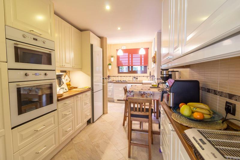 Foto 683a1975-398b-4d98-b4fb-e1be26379018. Pis amb aparcament piscina a Zona Centro Comercial Torrequebrada Benalmádena