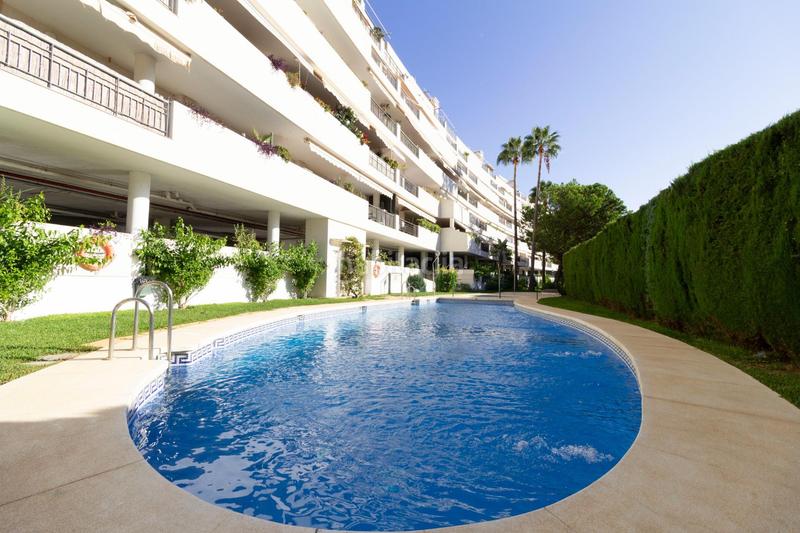 Foto e8f2cdcb-f9b6-41f6-a7ad-99e389786944. Pis amb aparcament piscina a Zona Centro Comercial Torrequebrada Benalmádena