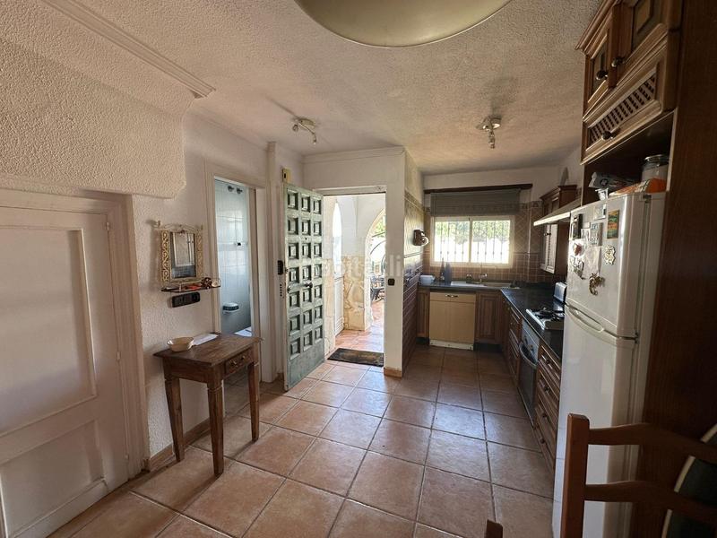 Foto 85c0930a-5ae6-4761-96e3-a51cfef04c4e. Casa aparellada amb piscina a El Faro de Calaburra - Chaparral Mijas