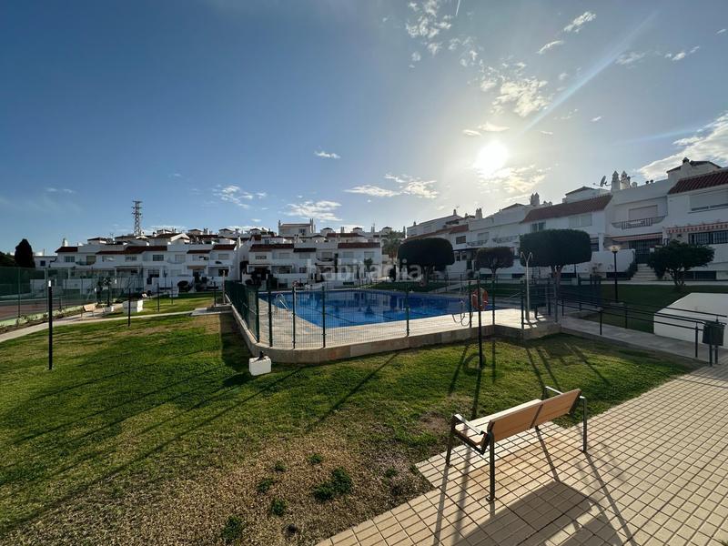 Foto 9365b3f8-9e86-43d9-aea5-3119d46ed192. Casa aparellada amb piscina a El Faro de Calaburra - Chaparral Mijas