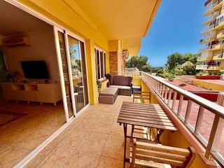 Pis  Avenida gamonal. Apartamento de un dormitorio con vistas al mar en benalmádena, c