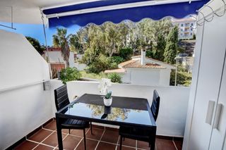 Piccolo appartamento  Salinas. Apartamento muy cerca a la playa con vistas al mar en benalmáden