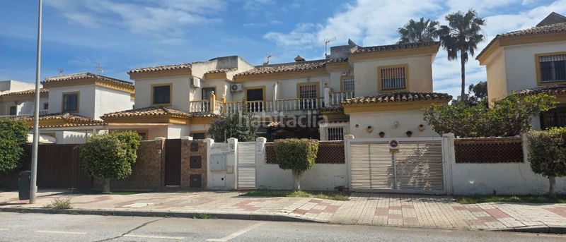Foto 5e4972c4-86d5-40b9-939e-108050583a5e. Casa aparellada amb aparcament piscina a Guadalmar Málaga