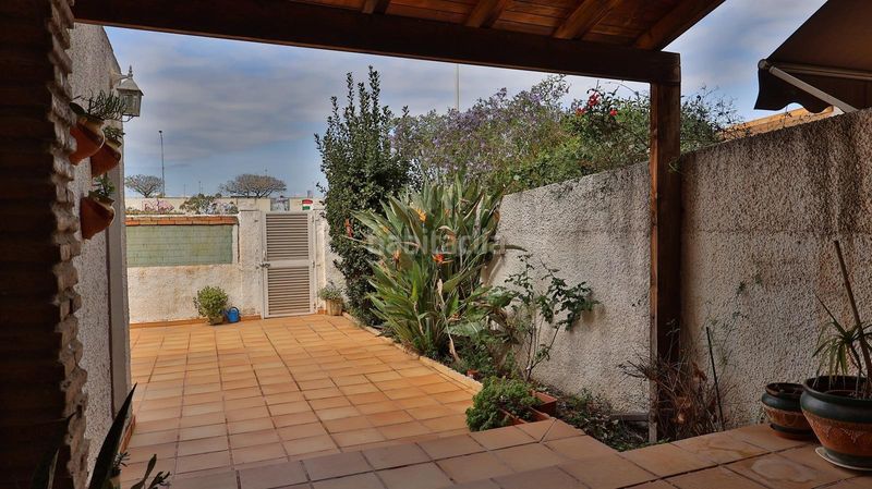 Foto 86f40681-9e44-41d2-a374-435e89022880. Casa aparellada amb aparcament piscina a Guadalmar Málaga
