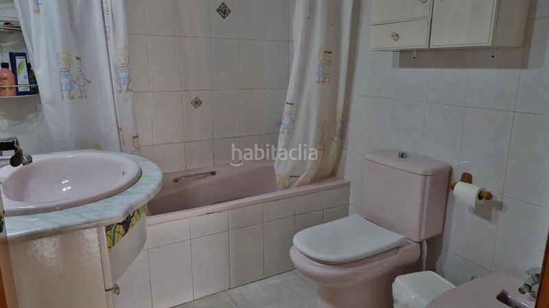 Foto c9e345ac-0f68-43c7-8de8-c28429a8020d. Casa aparellada amb aparcament piscina a Guadalmar Málaga