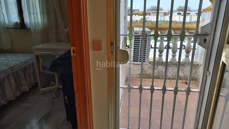 Foto f736dca0-9b6c-4dd5-b4d9-205ea09b6e54. Casa aparellada amb aparcament piscina a Guadalmar Málaga