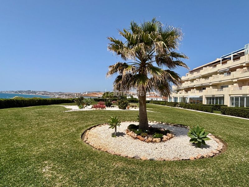 Foto 5cad75c9-10bc-4859-942c-82684c55c753. Apartament amb calefacció aparcament piscina a El Faro de Calaburra - Chaparral Mijas