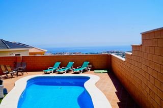 Chalet  Avenida del bierzo. Villa de tres dormitorios con vistas al mar en benalmádena, cost